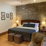 Old Chicago Inn