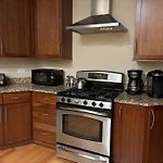 The Wrigleyville Deluxe -Steps From Wrigley Sleeps 10