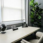 2Br W/ Workspace - Coffee Bar - Near Transit