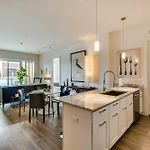 Designer 3Br With Balcony & Elevator On Clark! Apts