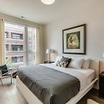 Designer 3Br With Balcony & Elevator On Clark! Apts