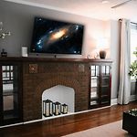 2Br W/ Workspace - Coffee Bar - Near Transit
