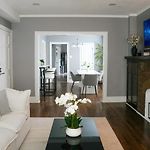 2Br W/ Workspace - Coffee Bar - Near Transit