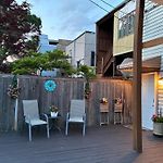 The Wrigleyville Deluxe -Steps From Wrigley Sleeps 10