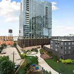 Envitae Hotel 4Br Modern Sleek Apartment