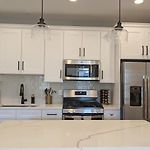 Modern 4 Bedroom Condo In Lakeview