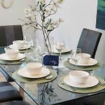 Welcoming Month Long Stays 2Bd 2Ba With Parking
