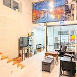 Comfort West Urban Chicago Loft House