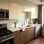 Boulevard Stays Just 5 Minutes From Magnificent Mile And River North 06