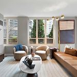 The Bernadin- Designer 3Br City Center With Balcony
