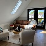 Chic Luxe Spa Retreat Light Filled King Bed Garage
