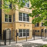 Cozy Wicker Park Home With Movie Room