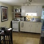 Cozy Vintage Chicago Apartment Near Downtown