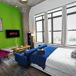 Mccormick Place Studio With Optional Parking And Sleeps Up To 4
