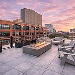 South Loop 2Br Retreat Near Grant Park, Soldier Field, Adler Planetarium & Columbia College