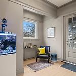 Elegant And Chic 2Bed 2Bath Steps From The Lake!