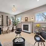 Elegant And Chic 2Bed 2Bath Steps From The Lake!