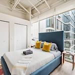 Downtown Mich Ave - 6 Penthouses, Sleep 25