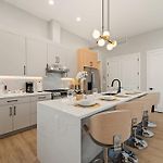 Modern 2-Bd 2-Ba Retreat Near Medical District