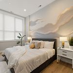 Modern 2-Bd 2-Ba Retreat Near Medical District
