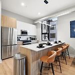 Edgewater Apt With Free Parking Gym Modern Living