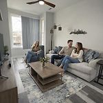 Stylish 2Bedroom Apartment W Games & Free Parking