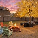 Modern 4Br Pilsen Retreat Near Illinois Medical District & Chicago Downtown