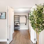 Lux Dtown Penthouses 9Bd-9Ba Sleep 25 Parking, Pool, Gym