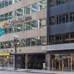 La Quinta Inn & Suites By Wyndham Chicago Downtown