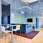 Downtown Chicago Stay With Free In & Out Parking 3