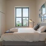 Spacious 3Br Corner Stay With Optional Parking And Gym Access Near Mccormick Place, Grant Park And Soldier Field