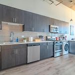 Spacious 3Br Corner Stay With Optional Parking And Gym Access Near Mccormick Place, Grant Park And Soldier Field