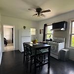 Prime Location - Cozy 3Bd Near Downtown! Free Parking & Fast Wifi!