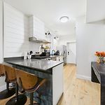 Chicago Boutique Hideaway Private Deck, Fire Pit