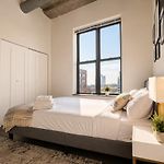 Spacious And Luxurious 3Br Near Mccormick Place And Soldier Field With Optional Parking - Sleeps 10
