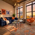 Mccormick Place Amazing 2Br Suite With City View And Optional Parking For Up To 8 Guests Near Soldier Field And Lakefront Trail