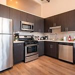 Modern 2Br Loft With Amazing City Skyline View And Optional Parking For 8 Guests Near Mccormick Place And Soldier Field