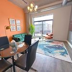 Modern South Loop 2Br Apartment With View Of Skyline Patio And Gym Access Near Mccormick Place Convention Center & Museum Campus