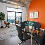 Spacious 2Br On Michigan Ave With Private Patio, Optional Parking & Gym Near Mccormick Convention Center, Soldier Field And Grant Park