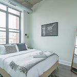 Beautiful 2Br With Smart Tv, Gym Access & Parking Close To Mccormick Place, Museums & Lake Michigan