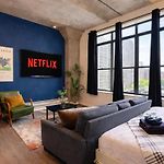 Elegant Studio South Loop Suite With Optional Parking And Gym Access Walk To Mccormick Place & Field Museum