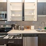 Elegant Studio South Loop Suite With Optional Parking And Gym Access Walk To Mccormick Place & Field Museum