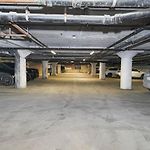 Beautiful 2Br With Smart Tv, Gym Access & Parking Close To Mccormick Place, Museums & Lake Michigan