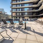 River North 1Br W Yoga Studio Nr Riverwalk Chi-1036