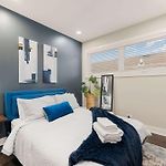 Magnificent New Home W/8 Beds & Free Parking