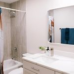 Modern Condo • Safe Chicago Stay Near O\'Hare