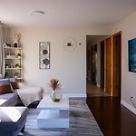 3Br Modern Apt • Gym • Workspace • Quiet Location