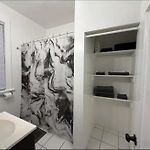 2 Bedroom Apt Near U Chicago Campus & The Lakefront!