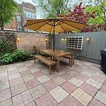 3-Story Townhome Free Parking Private Patio Washer-Dryer