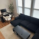 Private Workspace • Sleeps4 • Modern Stylish Stay